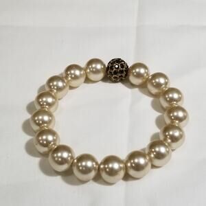 faux pearl bracelet stretch w/ rhinestone paved goldtone bead (onestone missing)